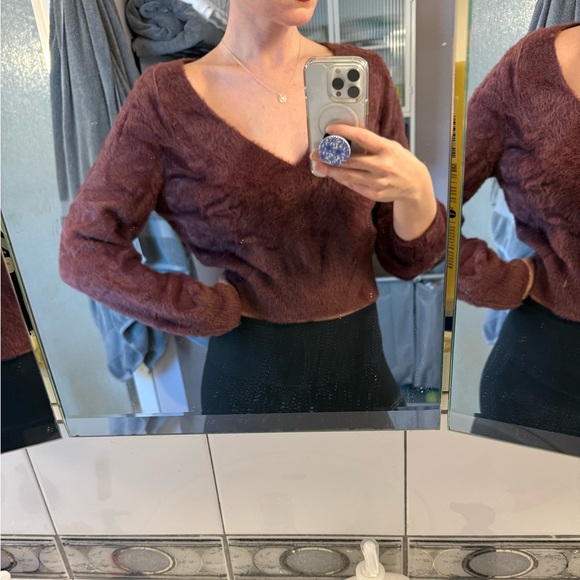 Sunday Best Aritzia Kitten Sweater - Picture 3 of 3